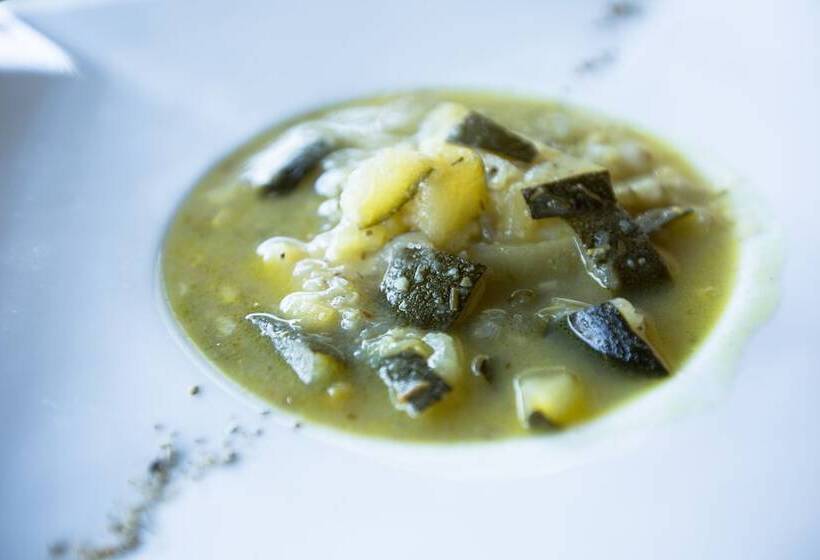 هتل Hamadryade Lodge