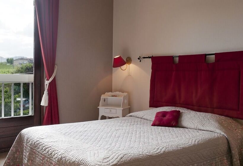 Отель Hôtel Des Vignes