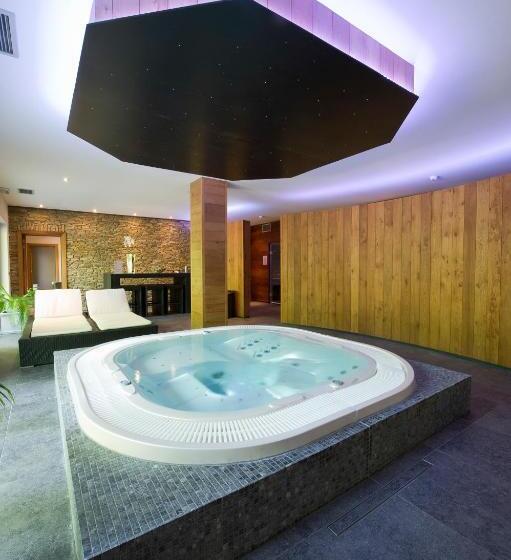 Отель La Ferronniere