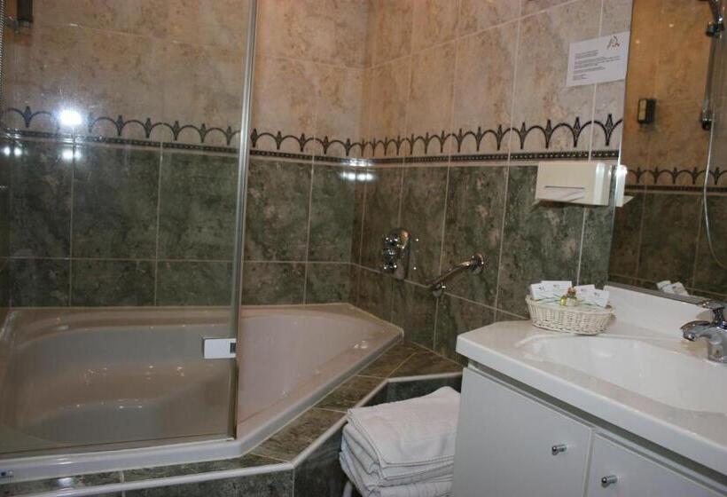 Отель La Ferronniere