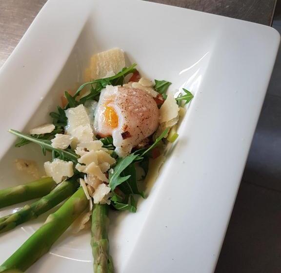 Отель La Ferronniere