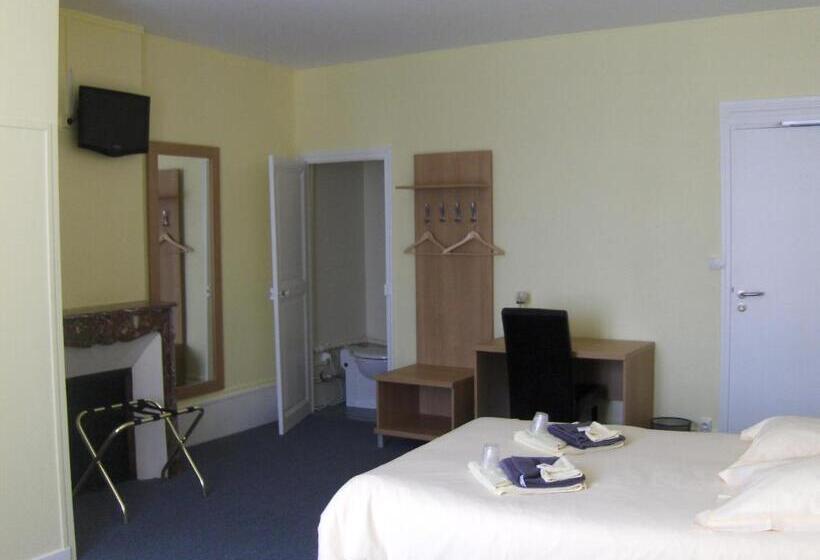 ホテル La Tour De Crecy