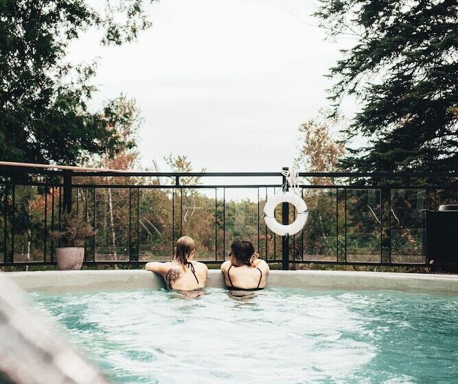 酒店 Le Montagnard – Auberge/hôtel & Chalets