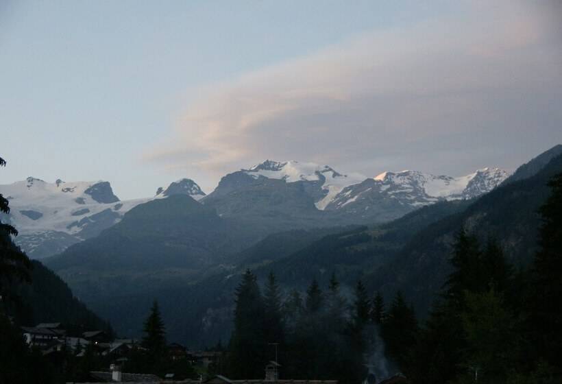 ホテル Le Petit Abri