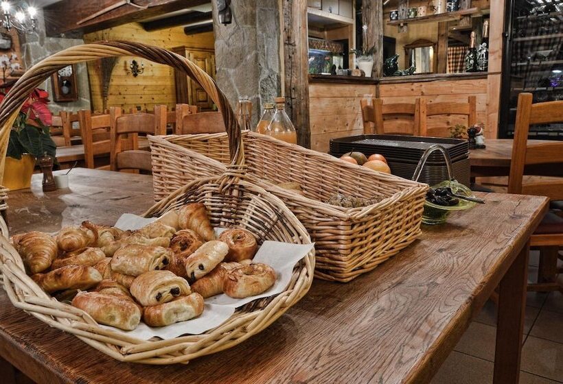 ホテル Logis Hôtel Les Ancolies