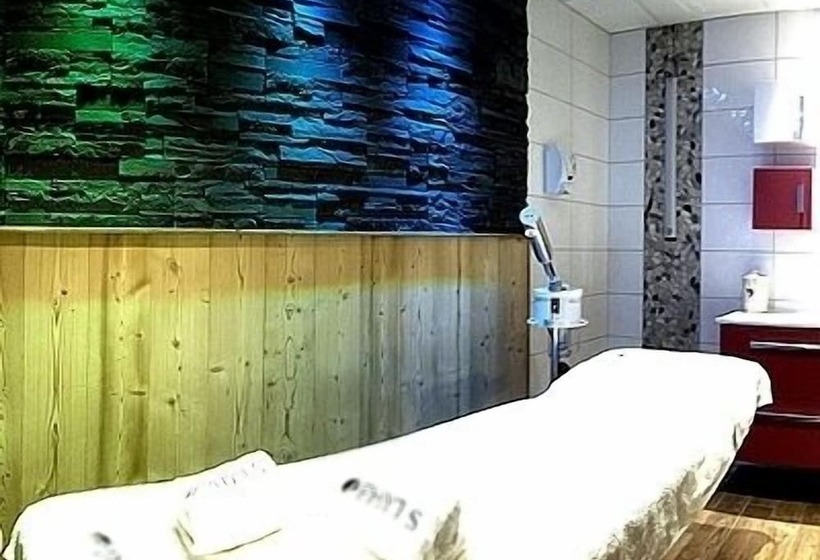 ホテル Logis Hôtel Les Ancolies