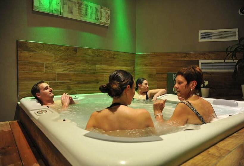 ホテル Logis Hôtel Les Ancolies