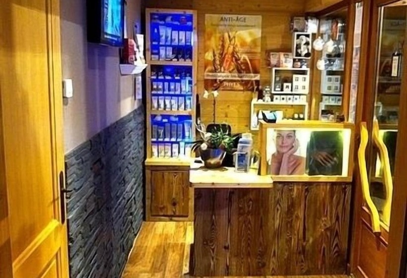 ホテル Logis Hôtel Les Ancolies