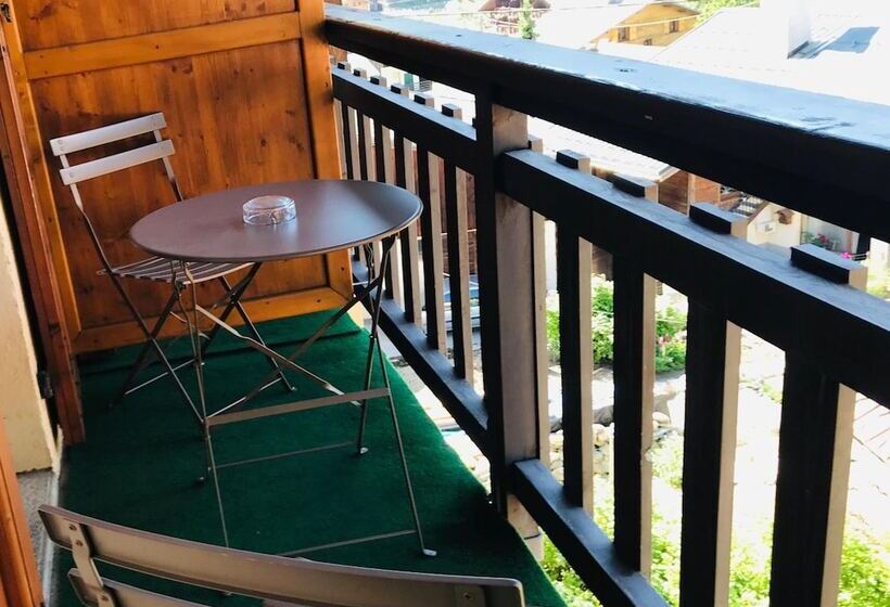 ホテル Logis Hôtel Les Ancolies