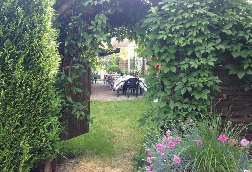 ホテル Logis Auberge De L'ombrée