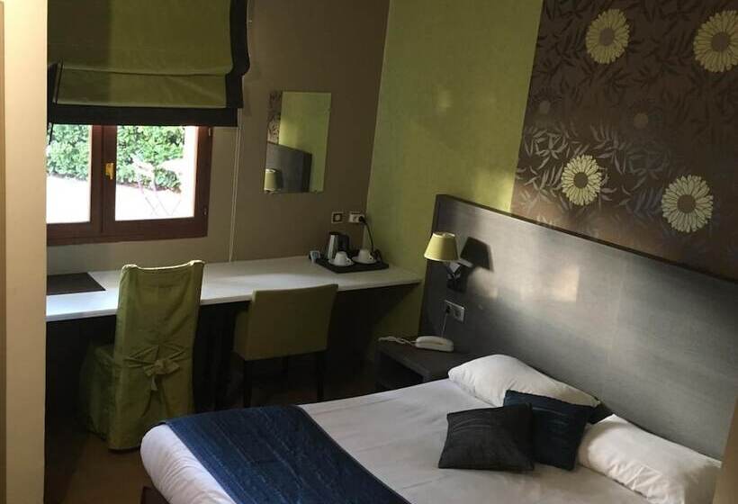 호텔 Logis Hôtel Le Mistral   Restaurant   Montélimar Sud