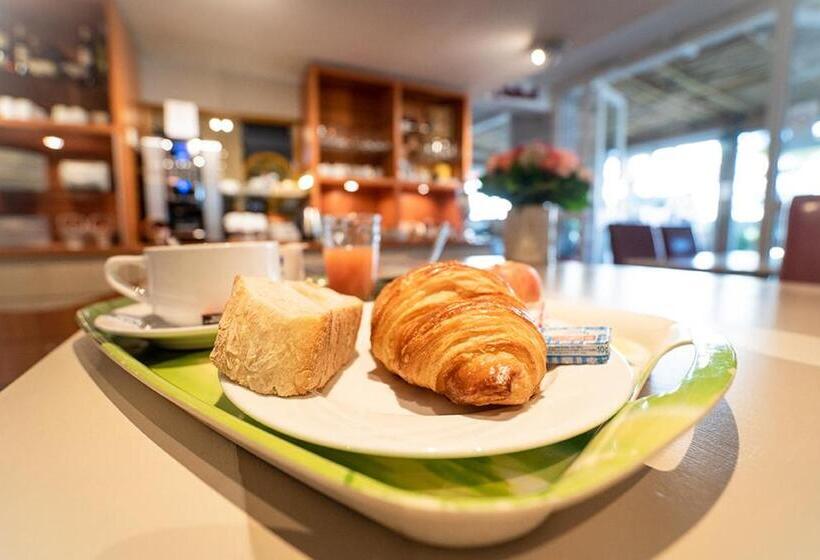 ホテル Logis Hôtel Le Rialto