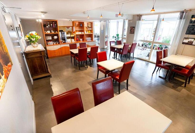 ホテル Logis Hôtel Le Rialto