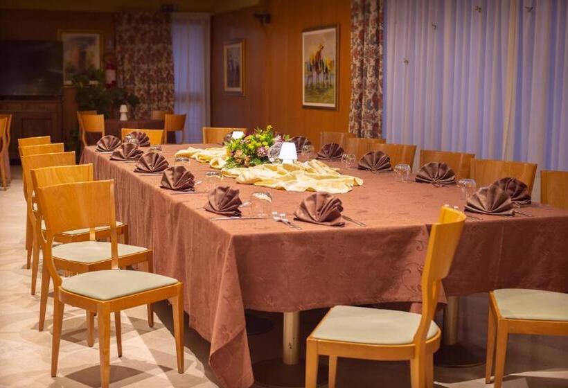 هتل Lory & Ristorante Ferraro