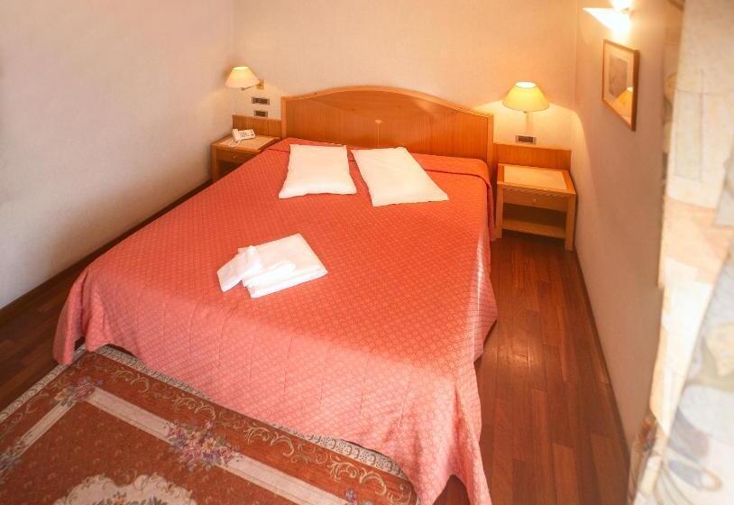 هتل Lory & Ristorante Ferraro