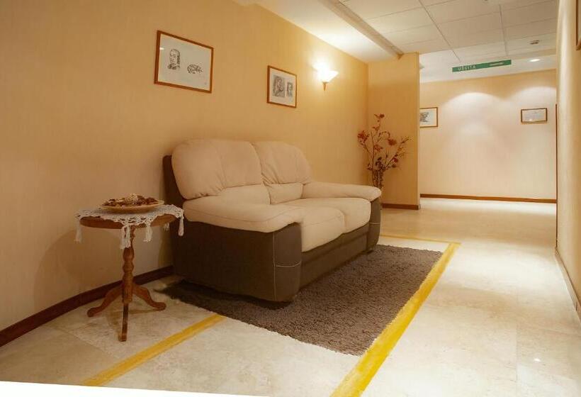 هتل Lory & Ristorante Ferraro