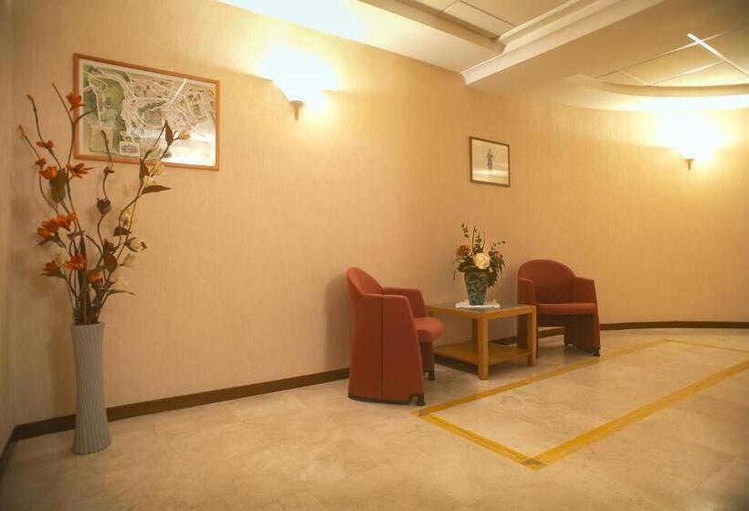 هتل Lory & Ristorante Ferraro