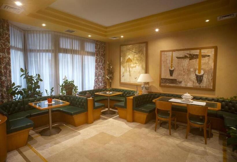 هتل Lory & Ristorante Ferraro