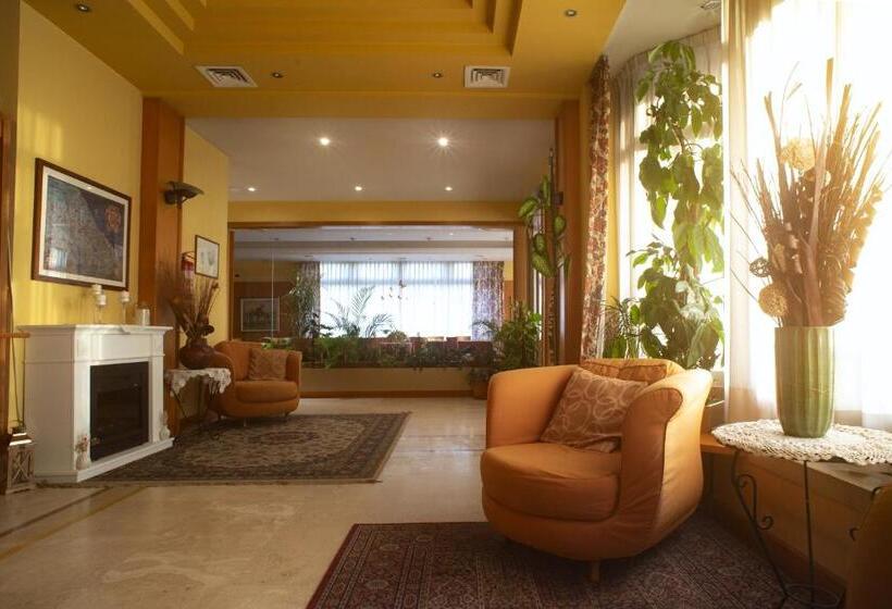 هتل Lory & Ristorante Ferraro