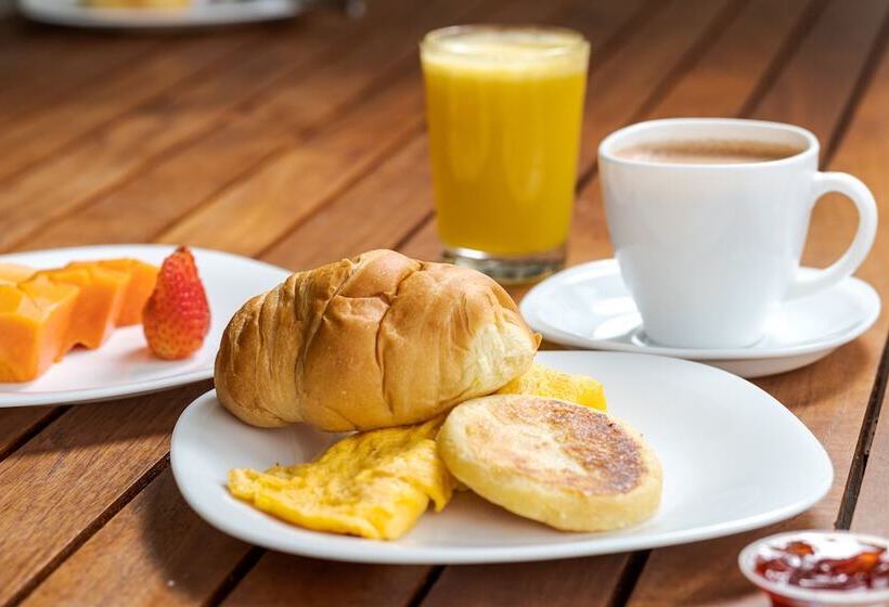 ホテル Manantial Melgar