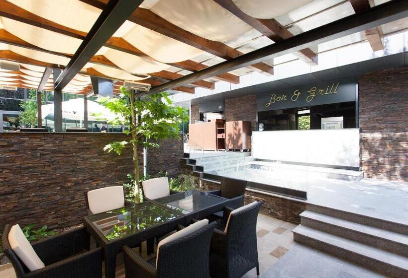 Отель Metropolis