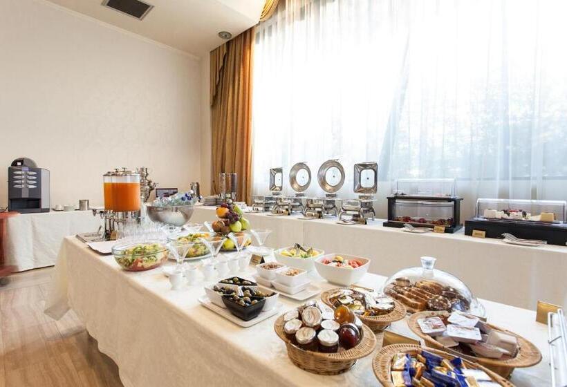 Отель Metropolis