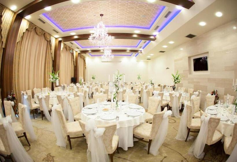 Отель Metropolis