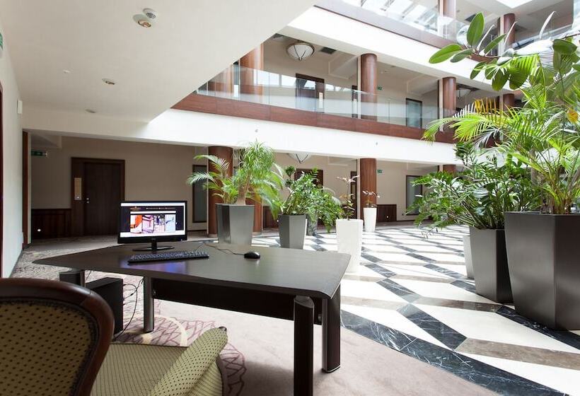 Отель Metropolis