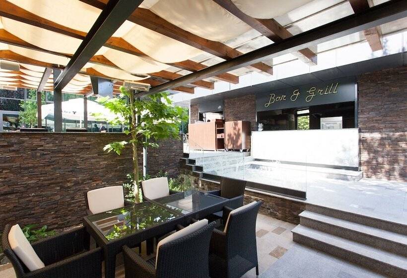 Отель Metropolis