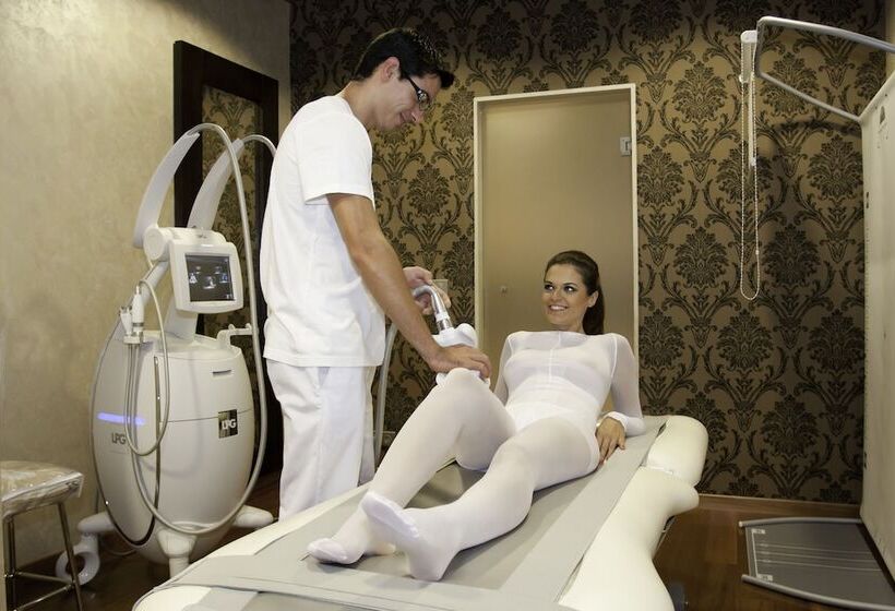 Отель Metropolis