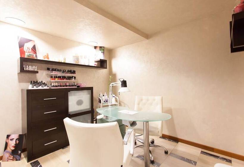 Отель Metropolis