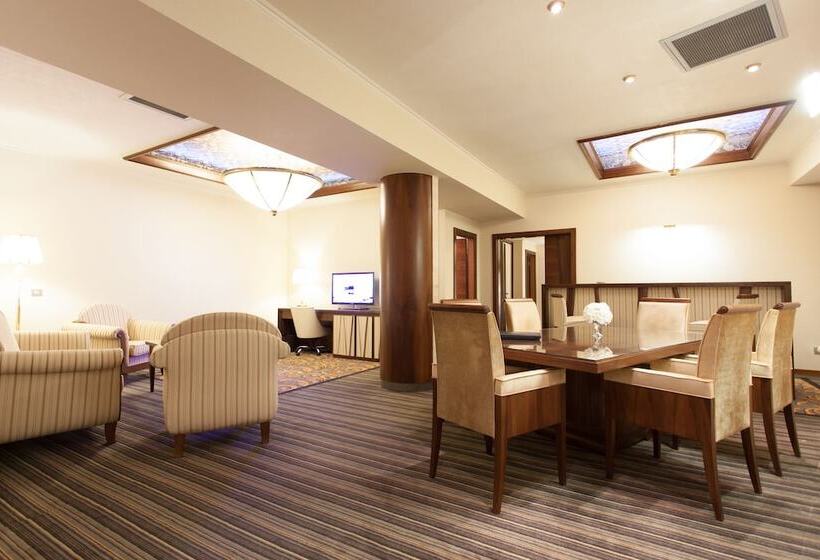 Отель Metropolis