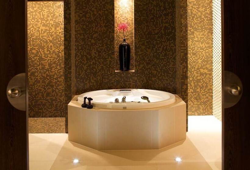 هتل Modrzewie Park