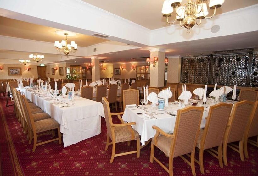 هتل Oaklands Lodge