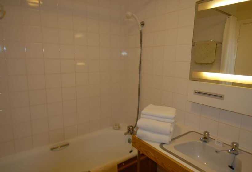 هتل Oaklands Lodge