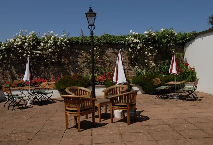 هتل Oaklands Lodge