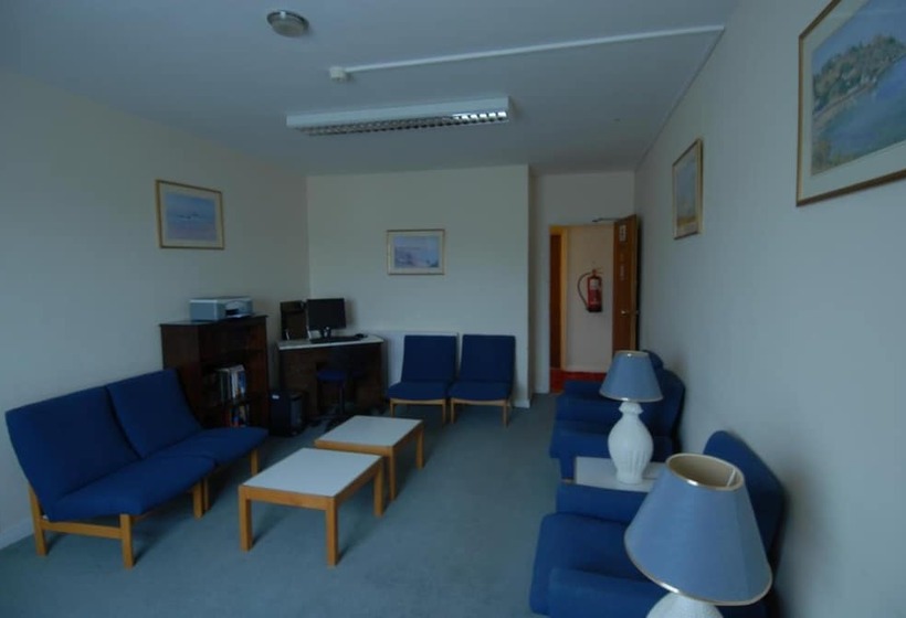 هتل Oaklands Lodge