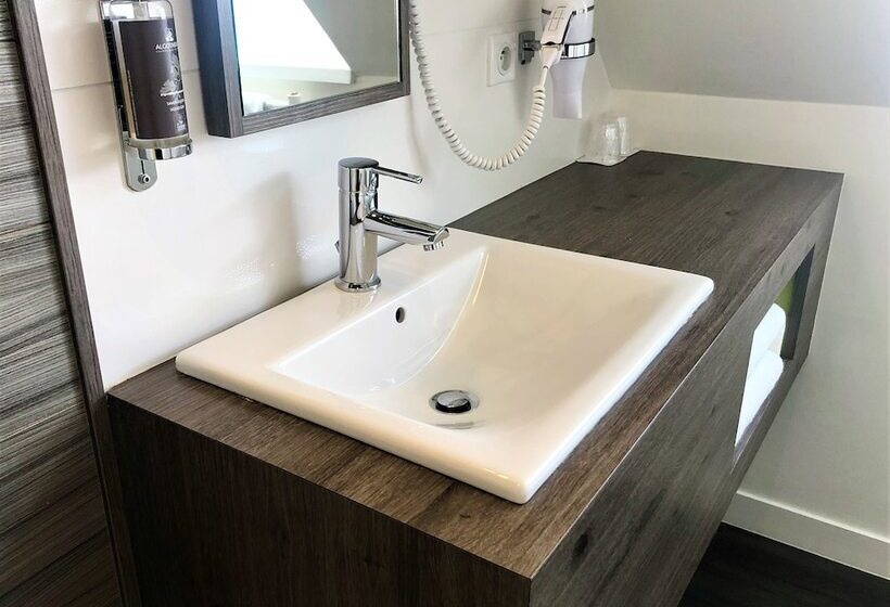 בית מלון כפרי Logis Hôtel & Restaurant Les Mouettes   Larmor Plage, Proche De Lorient