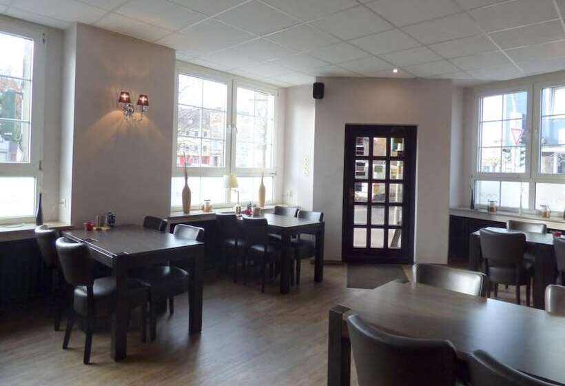 هتل Restaurant Zum Löwen