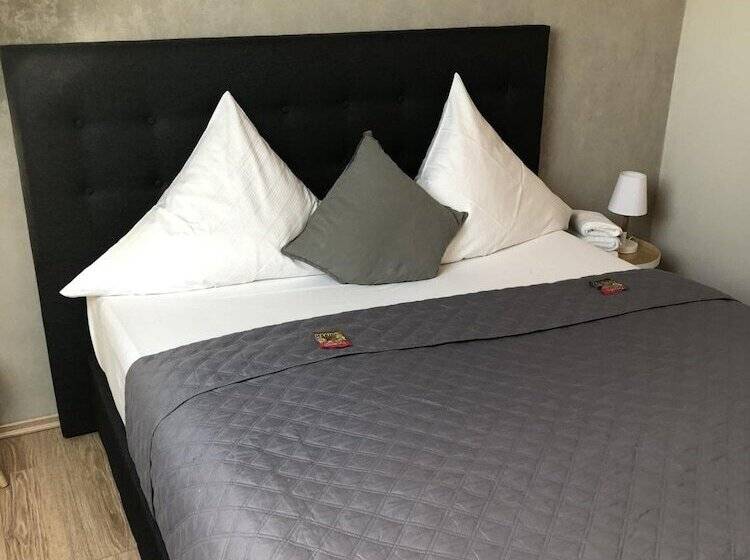 فندق Restaurant Zum Löwen