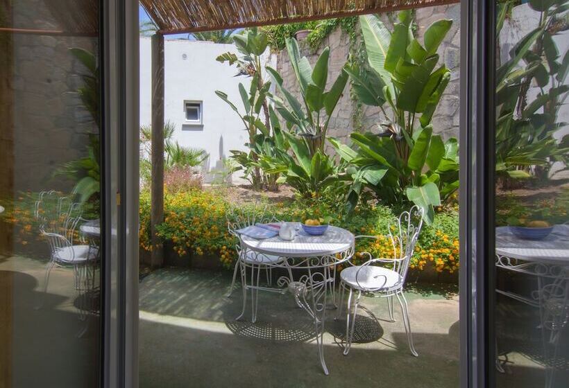 Semiramis Hotel De Charme & Pools