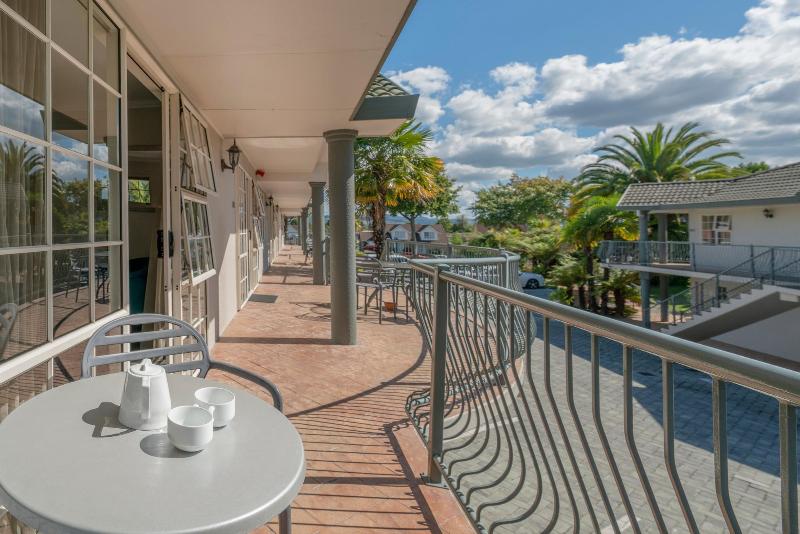 Отель Silver Fern Rotorua Suites & Spa