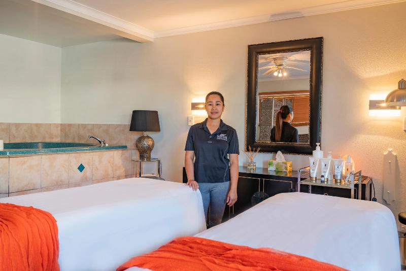 Отель Silver Fern Rotorua Suites & Spa