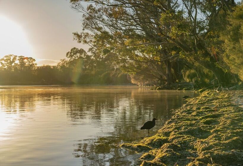 Отель Silver Fern Rotorua Suites & Spa