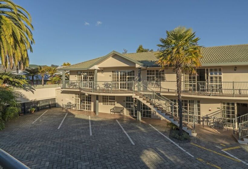 Отель Silver Fern Rotorua Suites & Spa