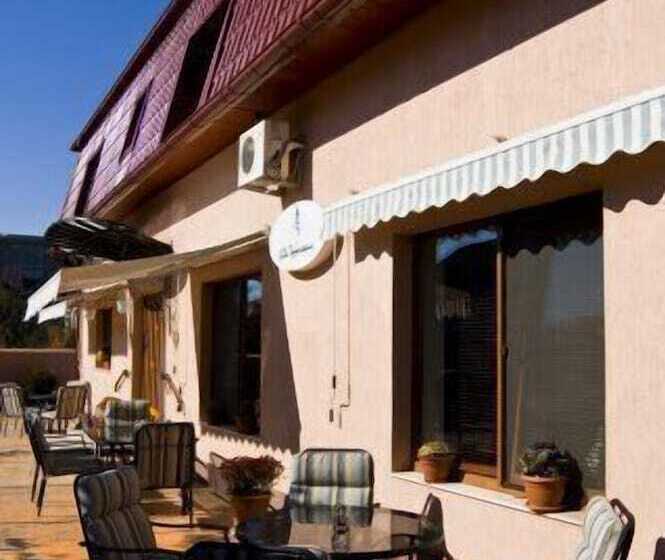 هتل Vila Toparceanu Otopeni