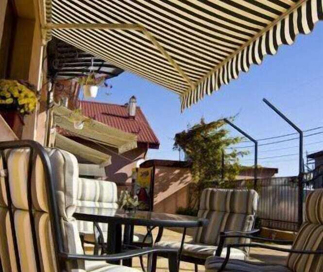 هتل Vila Toparceanu Otopeni