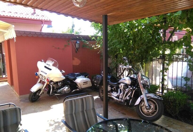 هتل Vila Toparceanu Otopeni