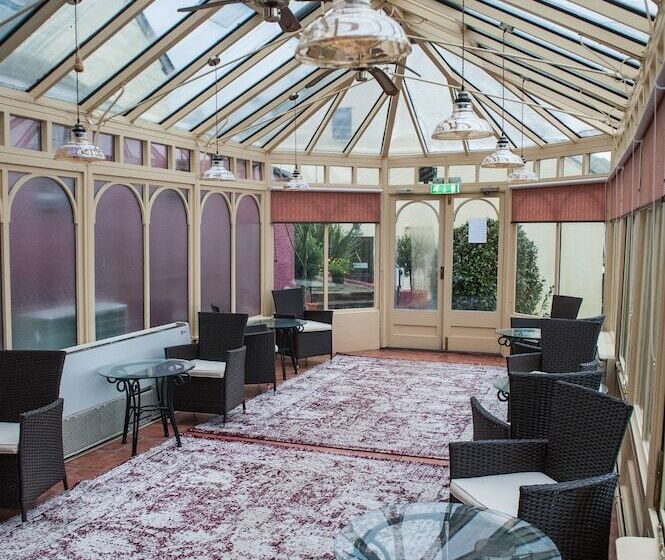 Llanwenarth Hotel & Riverside Restaurant