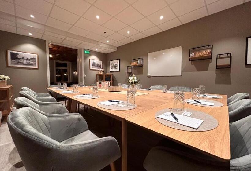 Moss Hotel & Apartments